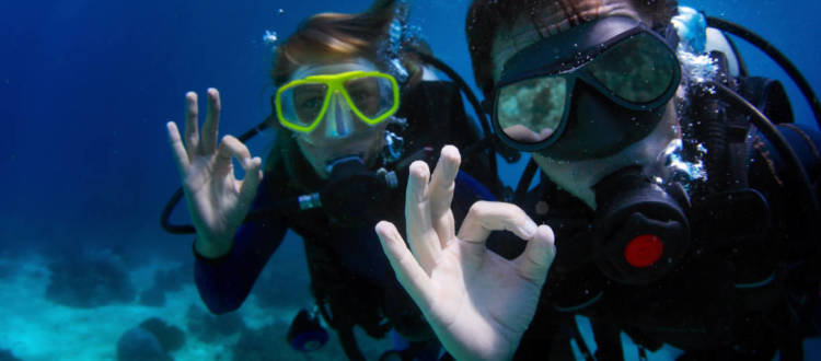 10 Common Scuba Diving Hand Signals